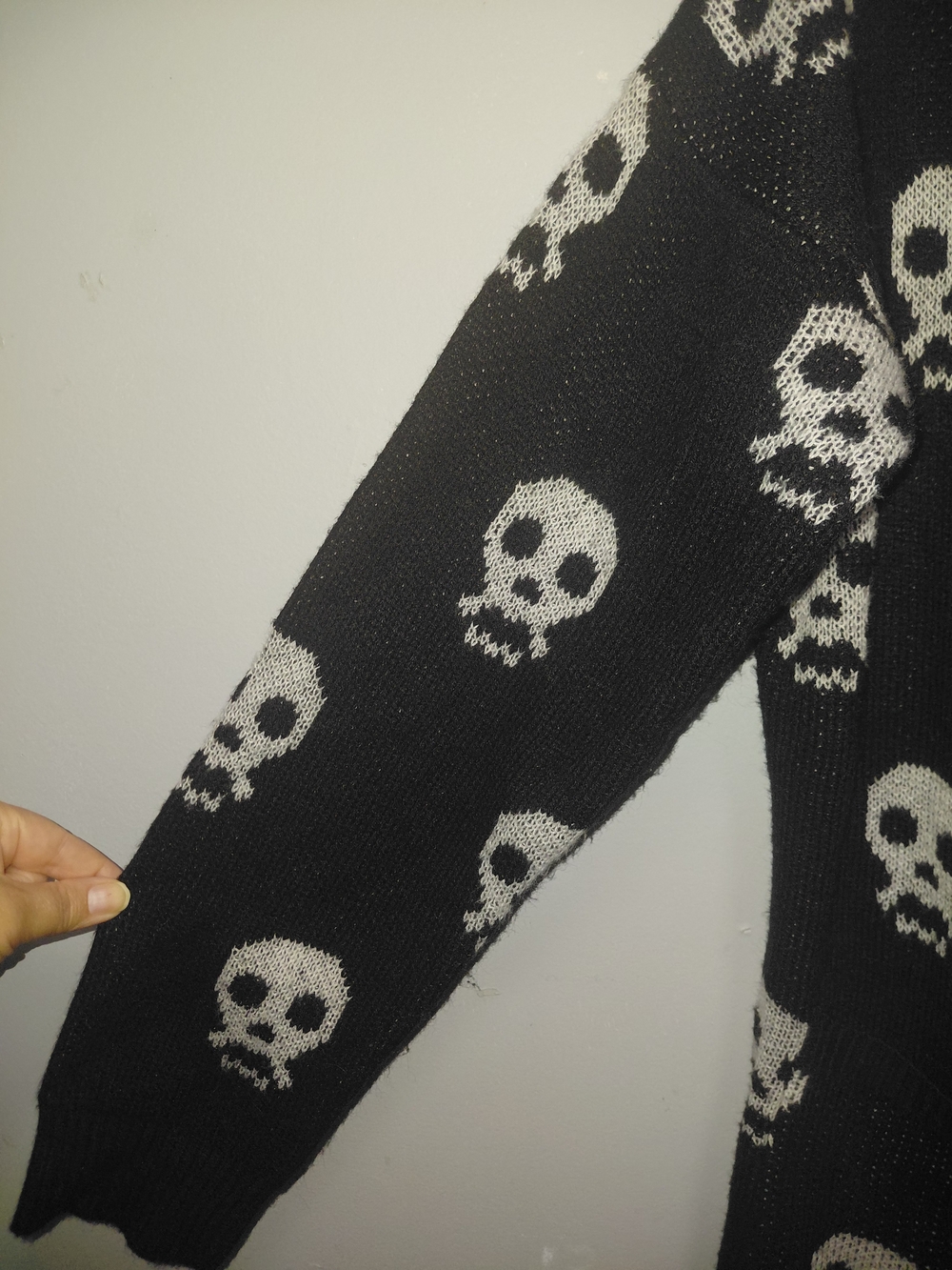 No Boundaries Black Cardigan with White Skull Pattern Large - Picture 4 of 6